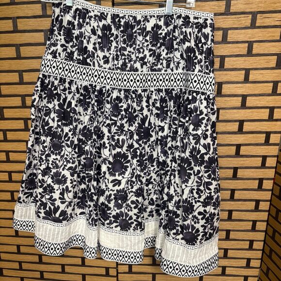 Talbots Navy And White Floral‎ Skirt Size 12 - Picture 2 of 8